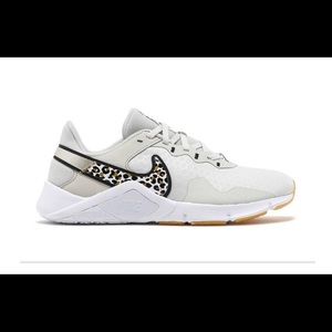 nike legend essential 2 sneakers